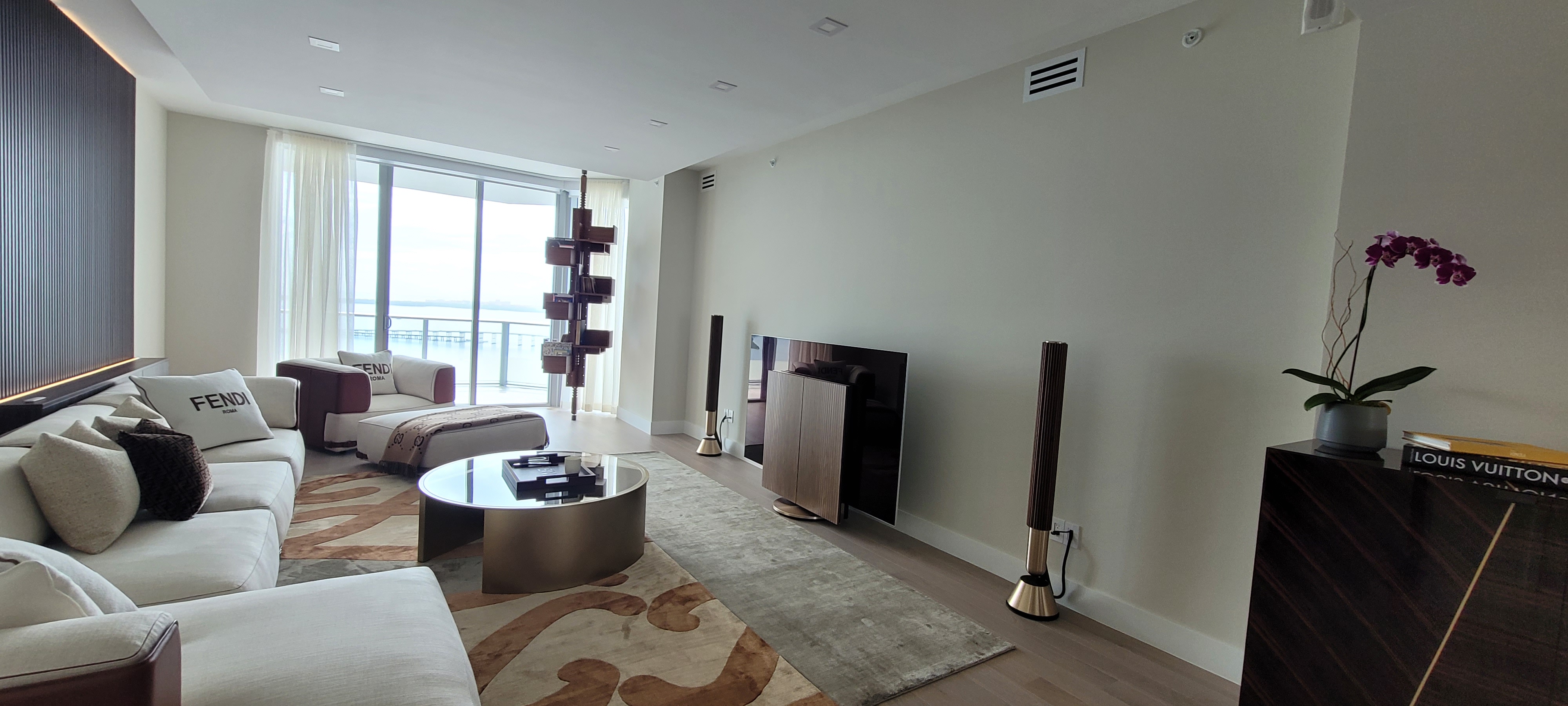 This is an alternative image description. It will generate auto caption.